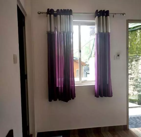 ベッドアンドブレックファースト Landy Queen