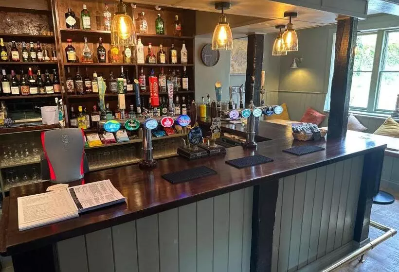 هاستل Kings Head Coltishall