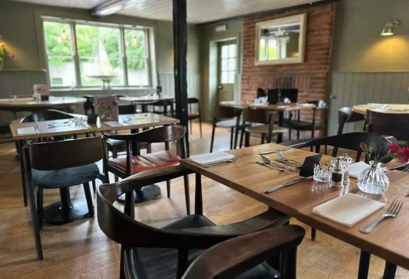 هاستل Kings Head Coltishall