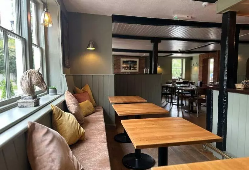 هاستل Kings Head Coltishall