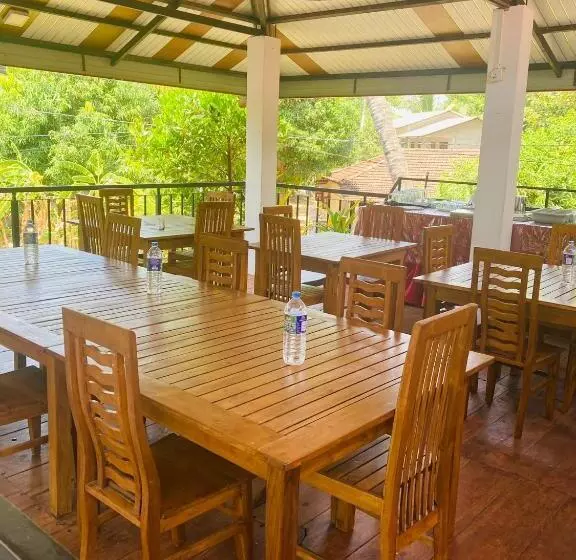 هتل Siyathma Polonnaruwa