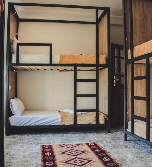 Friends' Guesthouse & Hostel