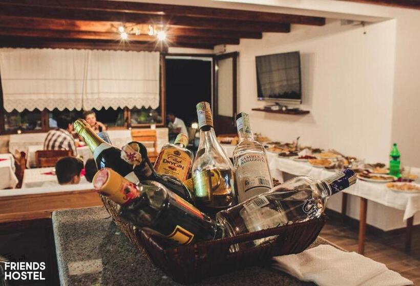 Friends' Guesthouse & Hostel