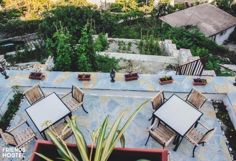 Friends' Guesthouse & Hostel