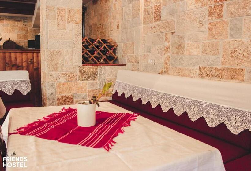 Friends' Guesthouse & Hostel