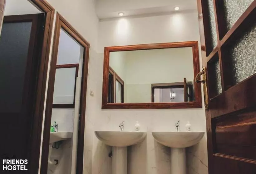 Friends' Guesthouse & Hostel