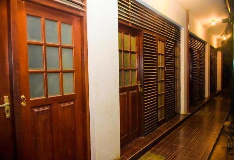 Pension (Hôtel basse catégorie) Thilina Guest