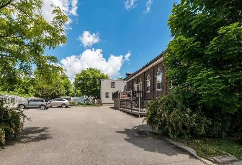 Green Door B&b Brockville