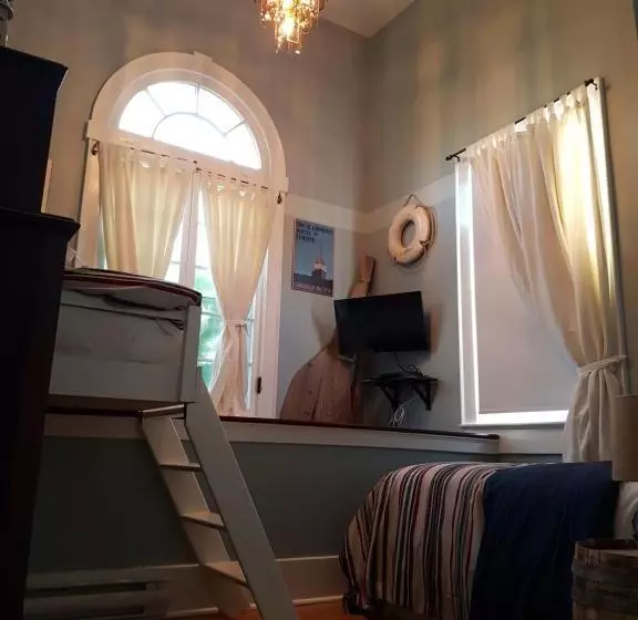 Green Door B&b Brockville