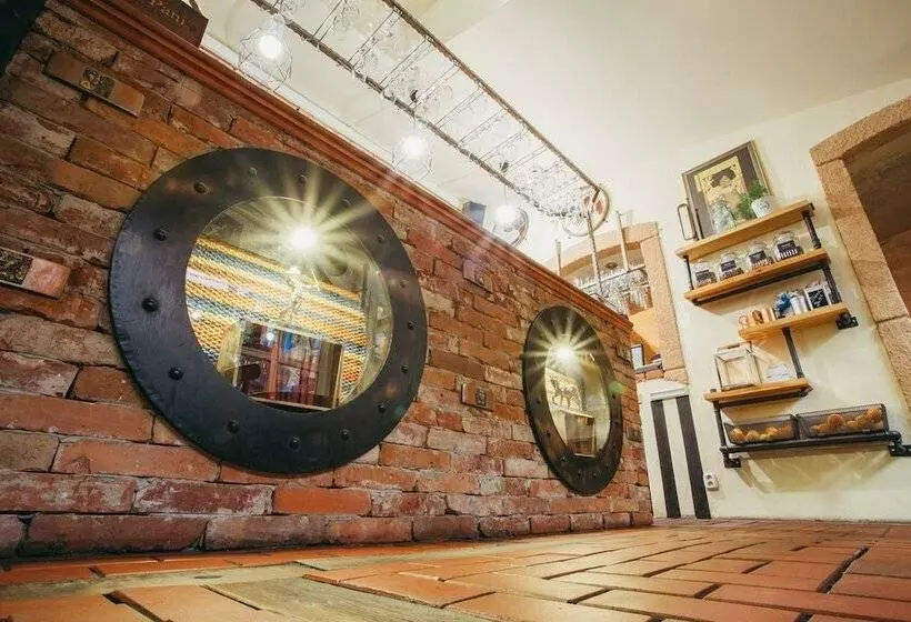 Hotelli Divna Pani Luxury Gallery Rooms