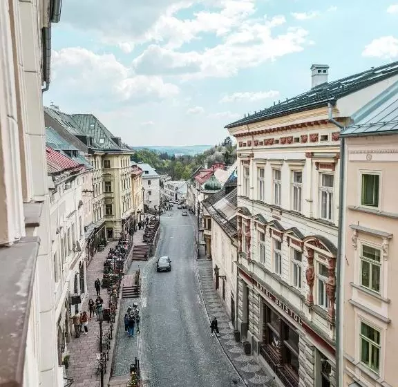 Hotelli Divna Pani Luxury Gallery Rooms