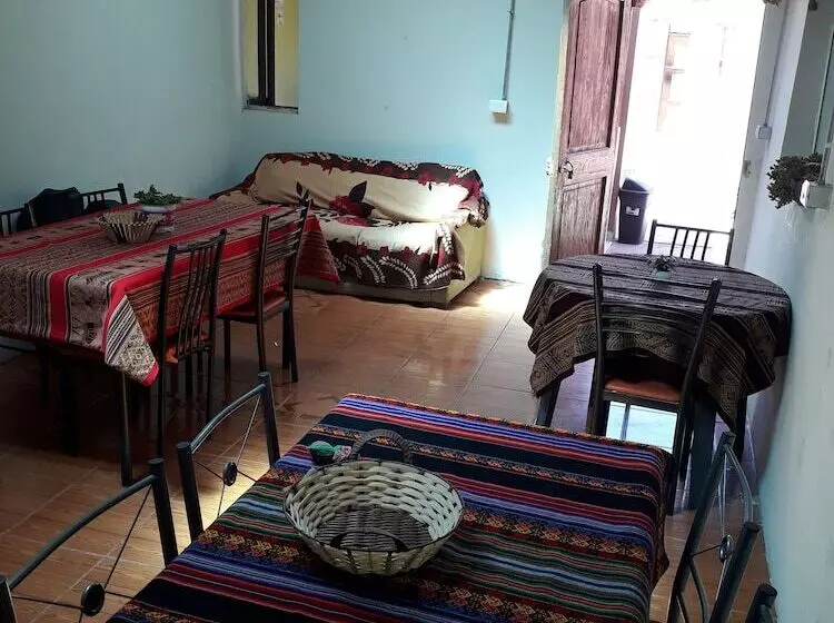 Majatalo Hostal Open House