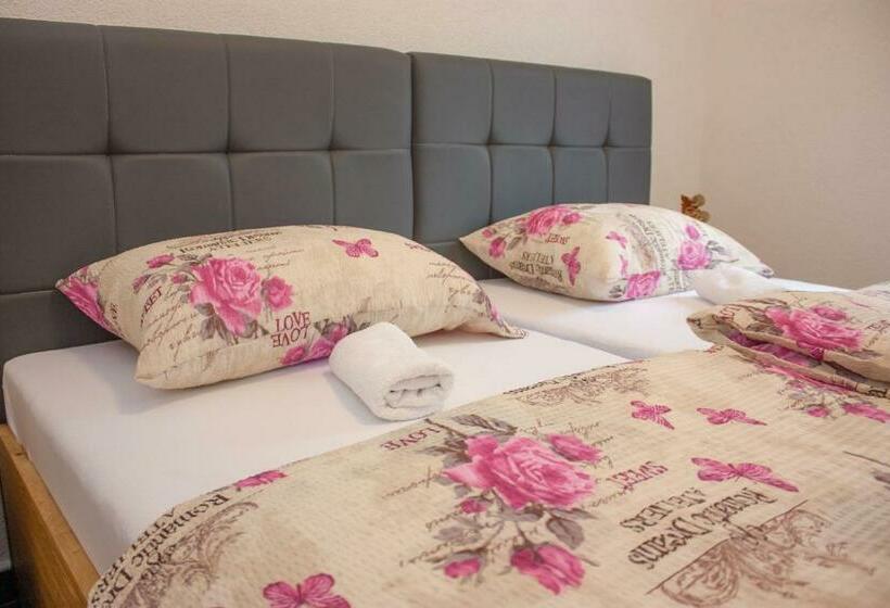 تختخواب و صبحانه Soba Villa Maja