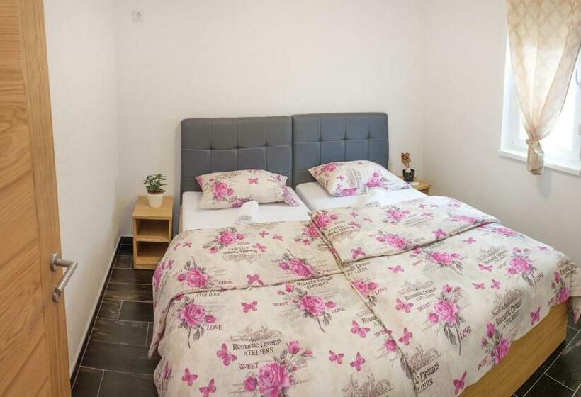 تختخواب و صبحانه Soba Villa Maja