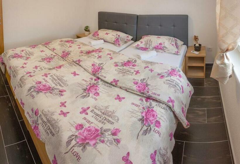 تختخواب و صبحانه Soba Villa Maja