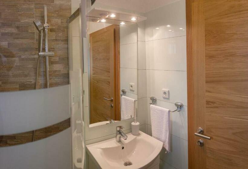 تختخواب و صبحانه Soba Villa Maja