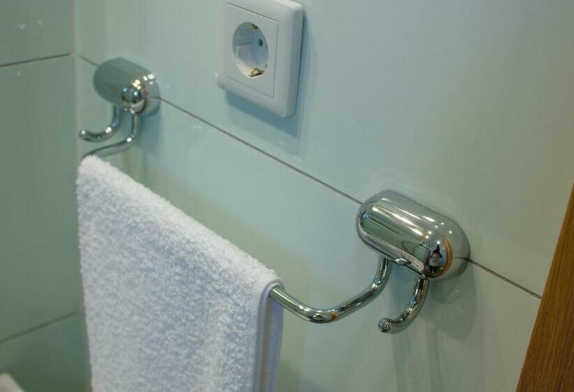 تختخواب و صبحانه Soba Villa Maja