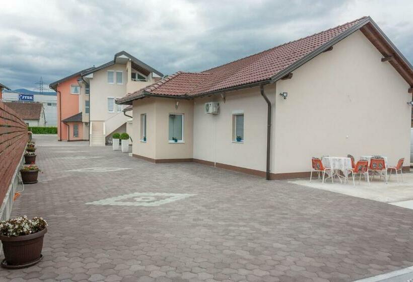 تختخواب و صبحانه Soba Villa Maja