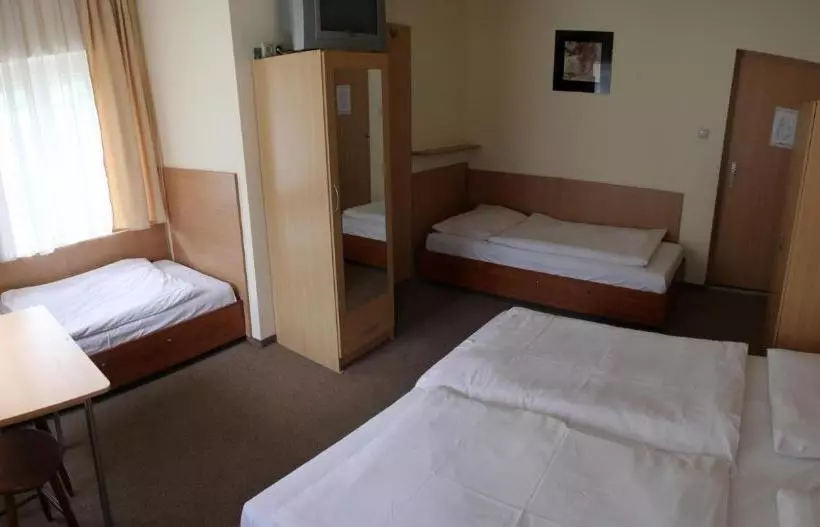 تختخواب و صبحانه Zur Post