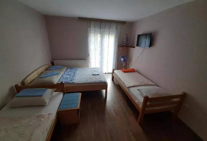 تختخواب و صبحانه Restoran I Sobe Tocak