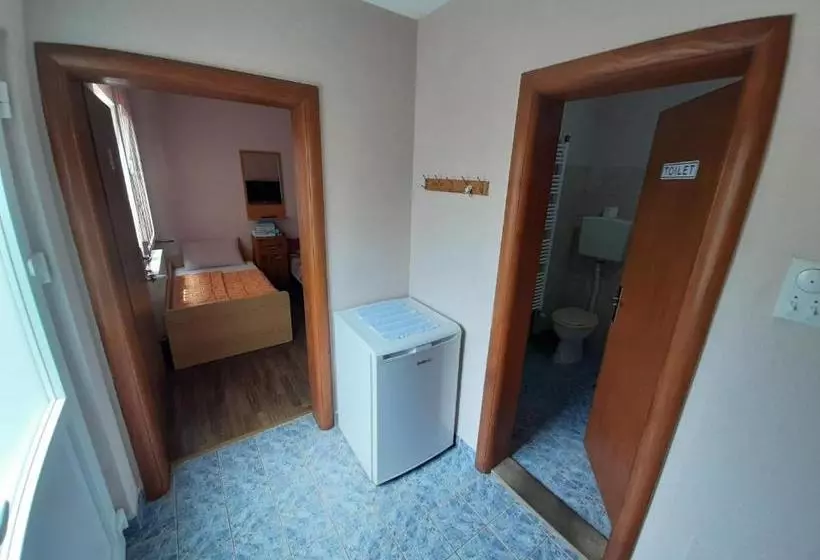 تختخواب و صبحانه Restoran I Sobe Tocak