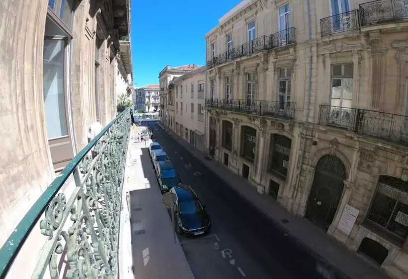 Georges Hostel & Café