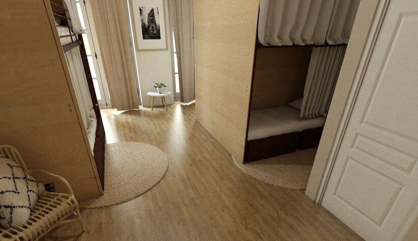 Georges Hostel & Café