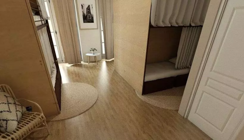 Georges Hostel & Café