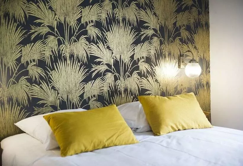 Georges Hostel & Café