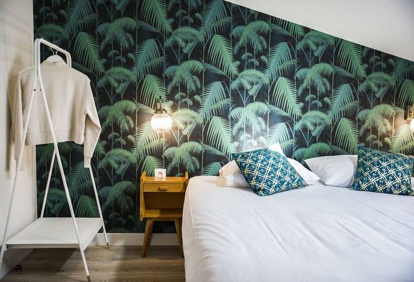 Georges Hostel & Café