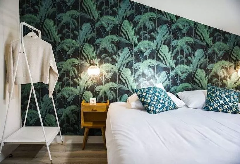 Georges Hostel & Café