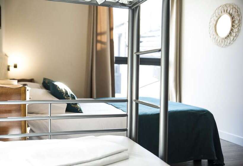 Georges Hostel & Café