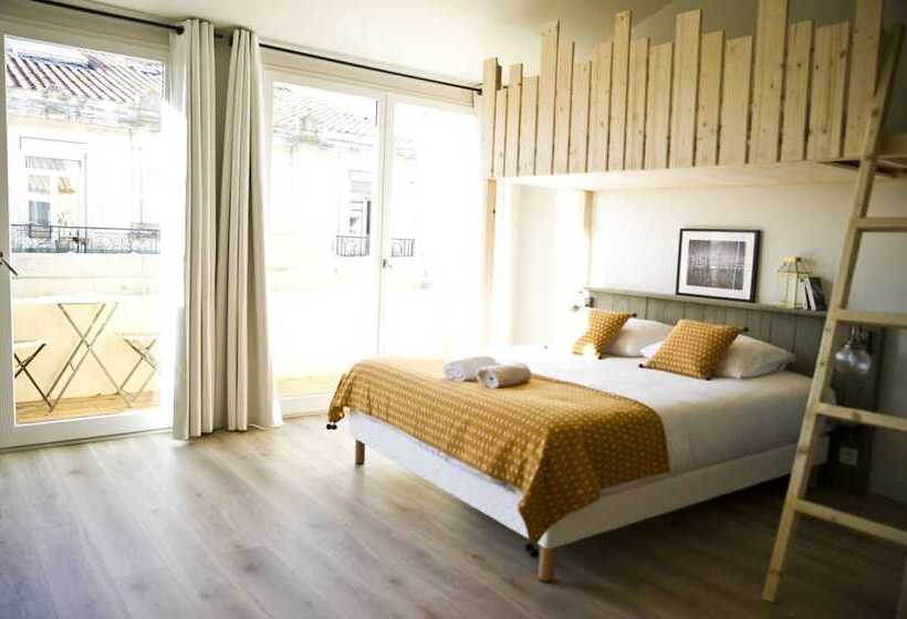 Georges Hostel & Café