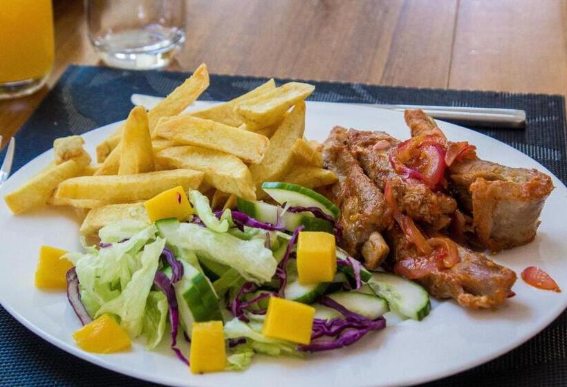 هتل Seaclusion Diani