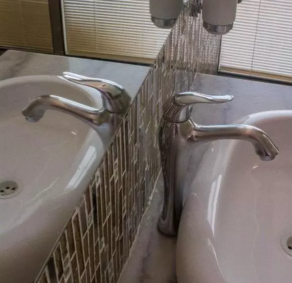 هتل Seaclusion Diani