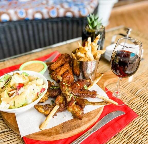 هتل Seaclusion Diani