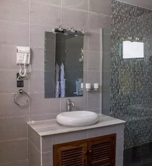 هتل Seaclusion Diani