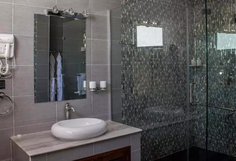 هتل Seaclusion Diani