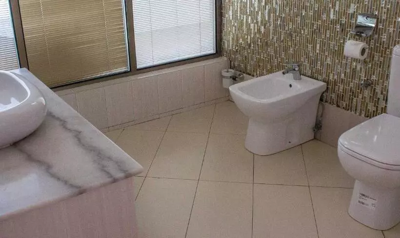 هتل Seaclusion Diani