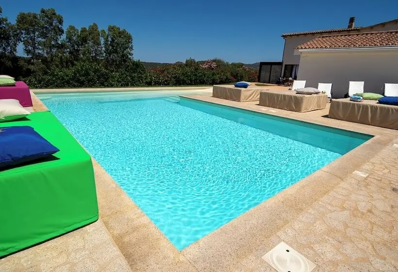 ホテル Hotiday Elite Suites Porto Rotondo