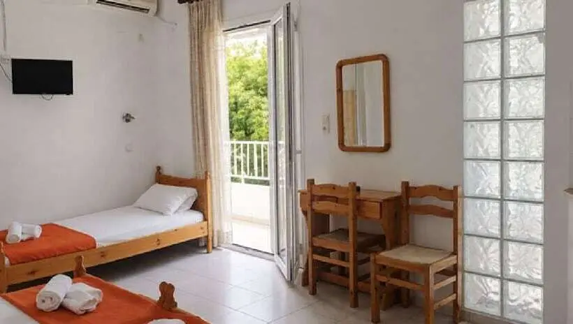 Araliki Apartments & Studios