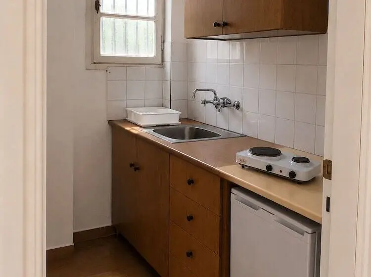 Araliki Apartments & Studios