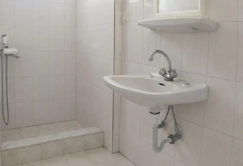Araliki Apartments & Studios