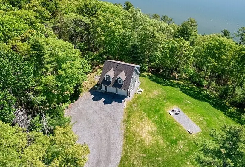 Charming Coastal Cottage With Deck, Grill, Firepit, And Jetted Tub