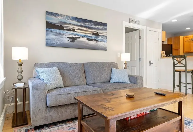 Charming Coastal Cottage With Deck, Grill, Firepit, And Jetted Tub