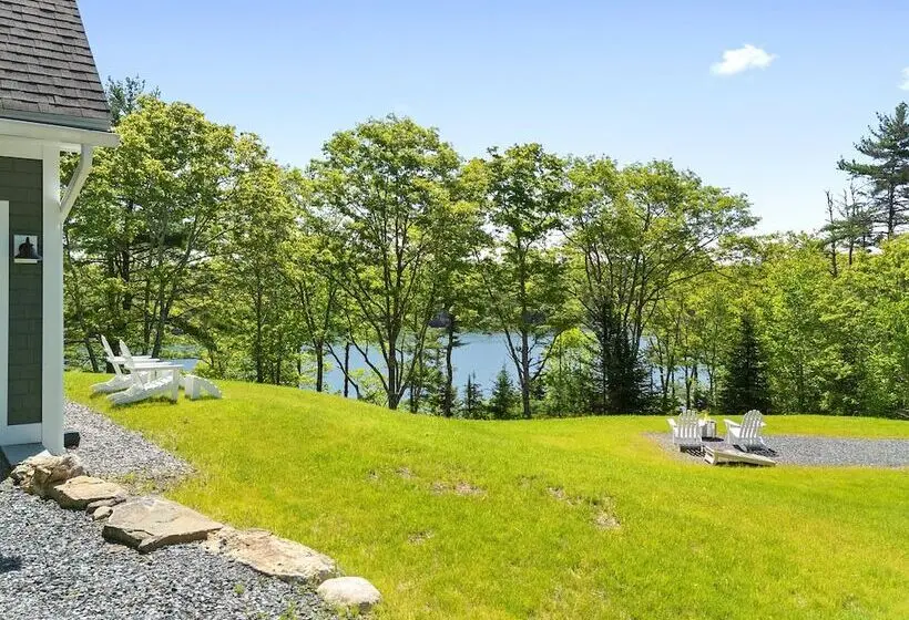 Charming Coastal Cottage With Deck, Grill, Firepit, And Jetted Tub