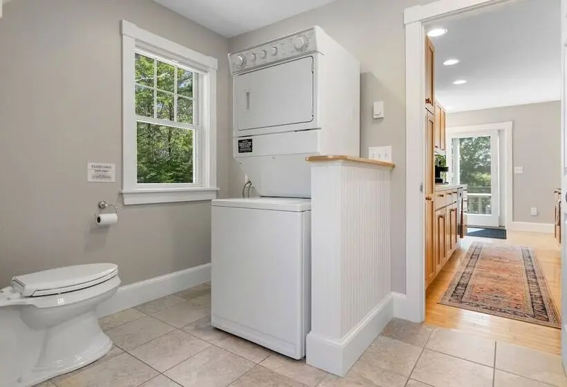 Charming Coastal Cottage With Deck, Grill, Firepit, And Jetted Tub