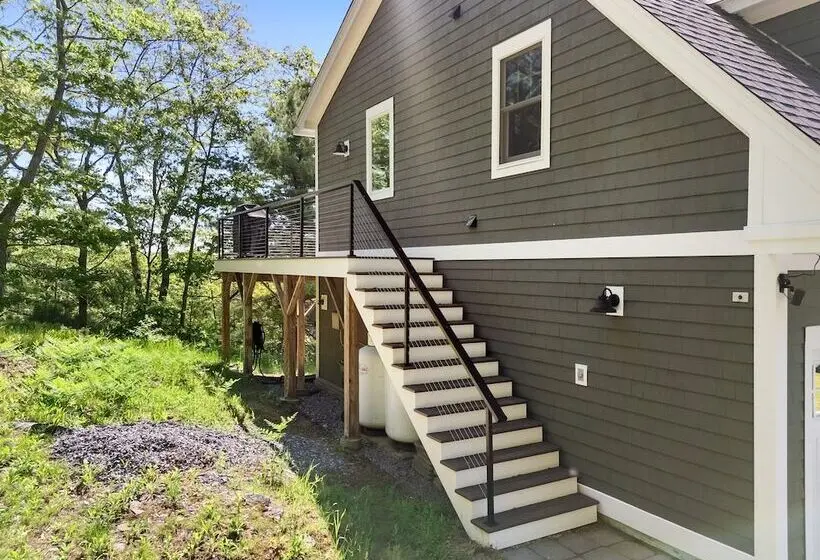 Charming Coastal Cottage With Deck, Grill, Firepit, And Jetted Tub