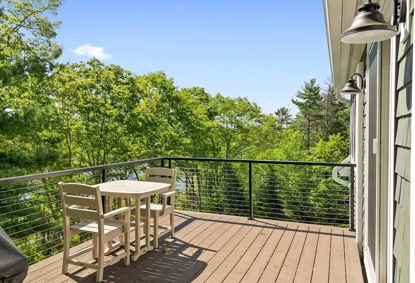 Charming Coastal Cottage With Deck, Grill, Firepit, And Jetted Tub