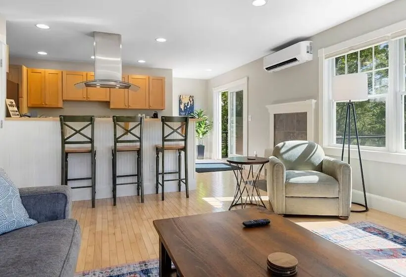 Charming Coastal Cottage With Deck, Grill, Firepit, And Jetted Tub
